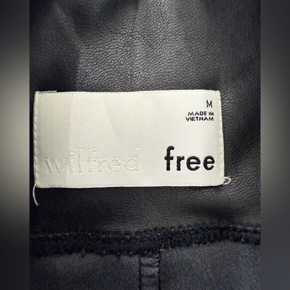 Aritzia Wilfred Free Daria Vegan Leather Bike Short Black Size Medium - Picture 5 of 9